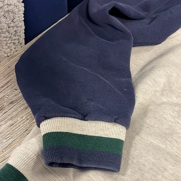 COPY - Vintage y2k Sweatshirt small stain on bottom as shown - Picture 5 of 8